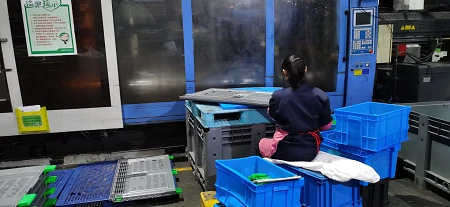 injection molding machine for producing plastic pallet boxes injection molding machine for producing plastic pallet boxes