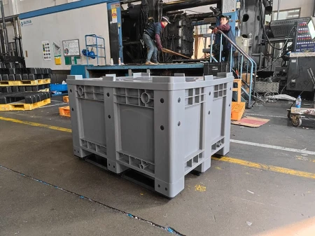 rigid plastic pallet box on the factory rigid plastic pallet box on the factory